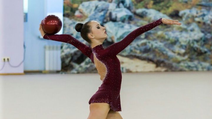 На чемпионате Сибирского федерального округа по художественной гимнастике спортсменка СШ(К) Центра СФПиВ (г. Иркутск) филиала ЦСКА/Хабаровск выполнила норматив МС