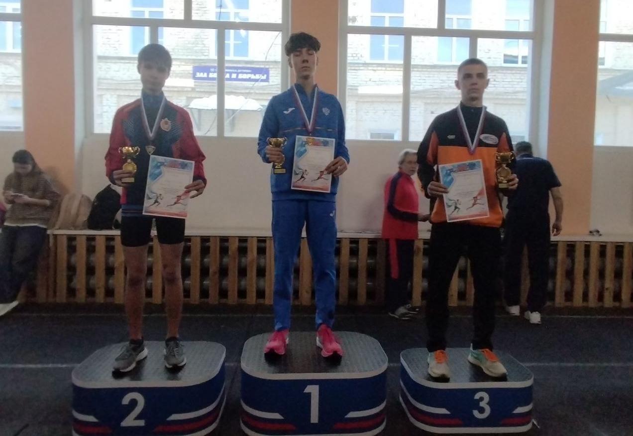 Две медали завоевал армейский легкоатлет в Коврове