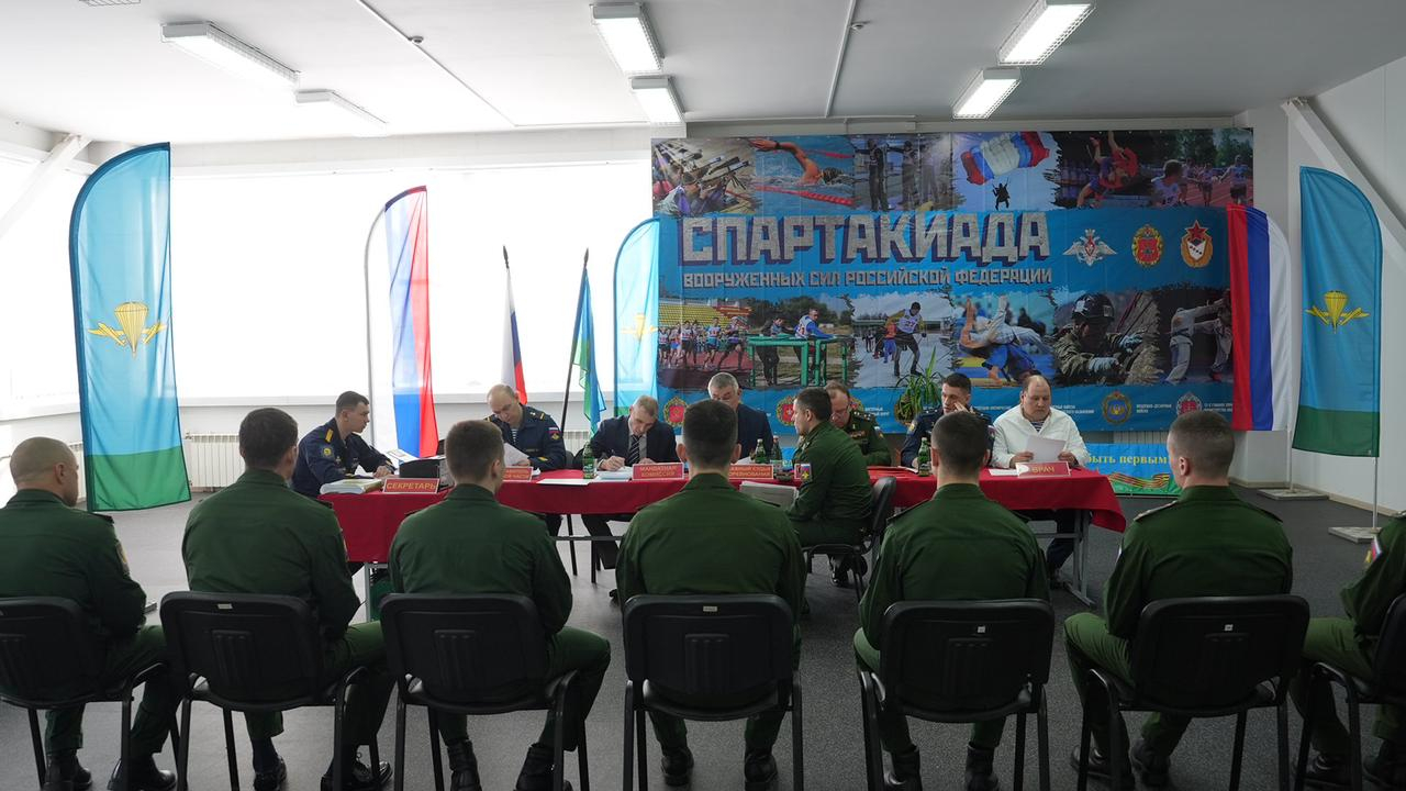 В Костроме стартовал чемпионат ВС РФ по зимнему офицерскому троеборью