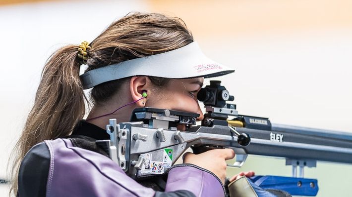 Армейские стрелки Алексей Климов и Юлия Зыкова выиграли золотые награды на чемпионате России