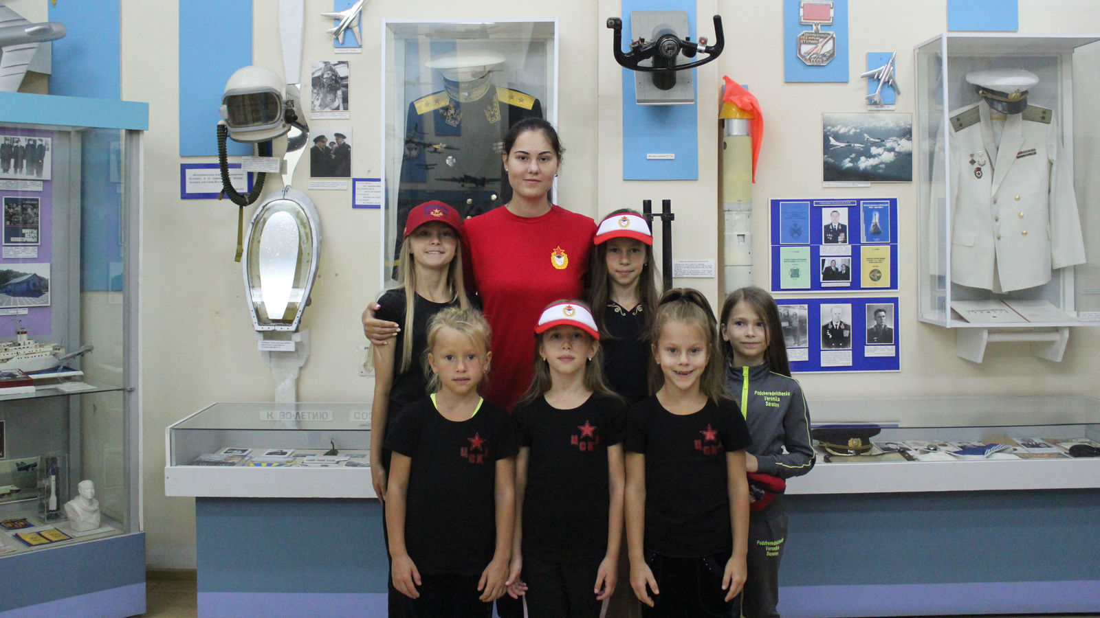 Армейским гимнасткам из Одинцово организовали экскурсию в морской музей в Смоленске