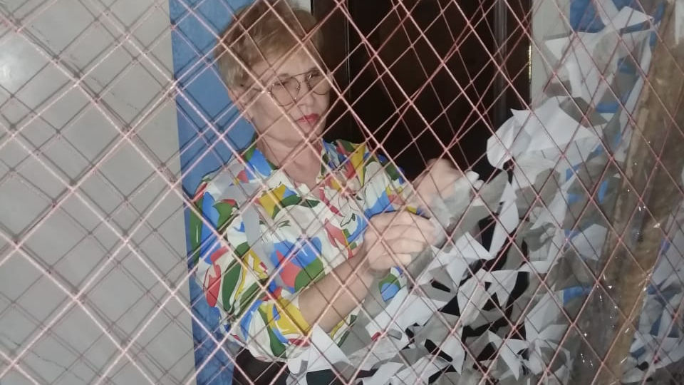 Сотрудницы филиала ЦСКА/Хабаровск освоили плетение масксетей в пункте устроенном движением «Мы едины» в здании ОДОРА