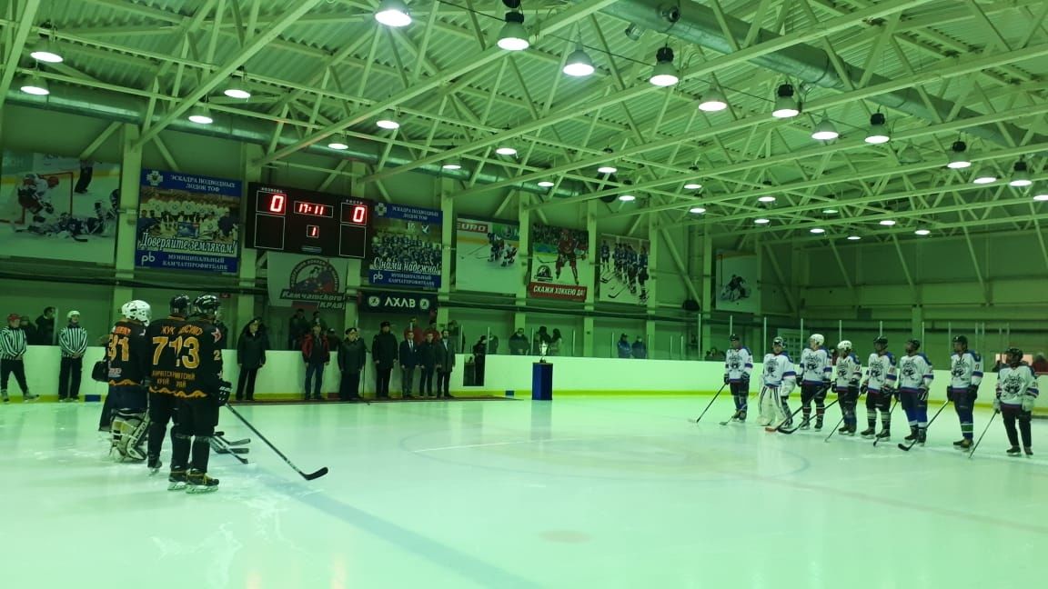 В КЛК «Айсберг» (г. Вилючинск) филиала ЦСКА/Хабаровск открылся турнир по хоккею на Кубок командующего ПС ТОФ