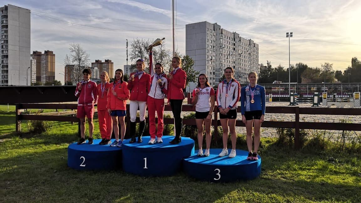 Армейские спортсменки Гульназ Губайдуллина и Светлана Лебедева заняли второе и третье места на чемпионате России по современному пятиборью