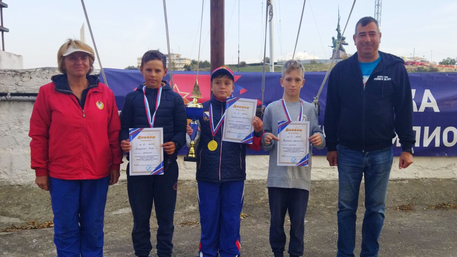 В акватории Севастополя прошли заключительные в 2021 году региональные соревнования по парусному спорту