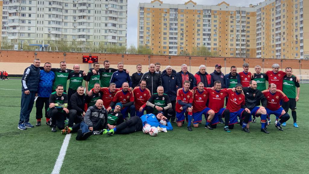 Команда ветеранов ЦСКА выиграла товарищеский футбольный матч в Балашихе