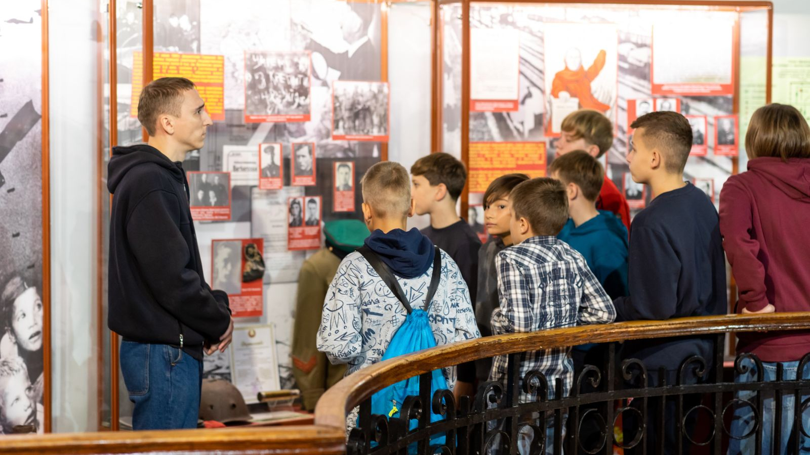 ЮНЫЕ ПЛОВЦЫ МОСКОВСКОЙ СПОРТИВНОЙ ШКОЛЫ ЦСКА ПОСЕТИЛИ САМАРСКИЙ ВОЕННО-ИСТОРИЧЕСКИЙ МУЗЕЙ