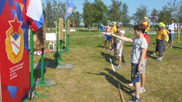 Мастер-классы ЦСКА по метанию спортивных ножей и топоров прошли в Алабино