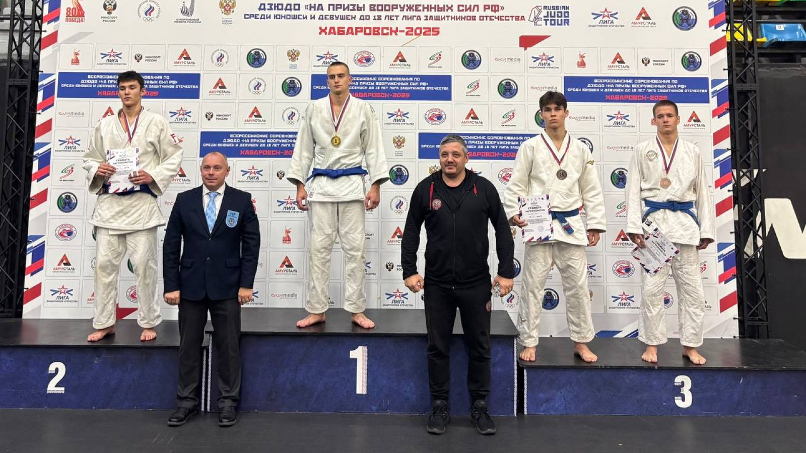 Дзюдоисты спортшколы Читы завоевали серебро в команде Забайкалья на межрегиональном турнире