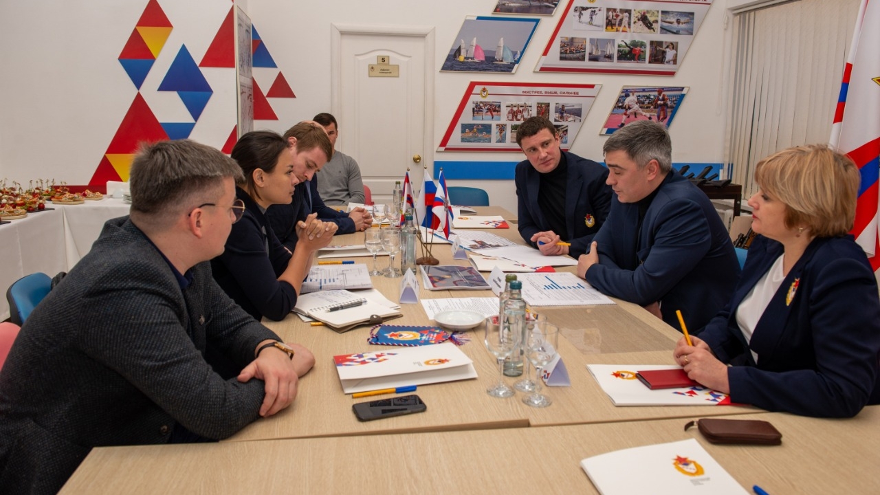 На базе филиала ЦСКА/Севастополь прошла рабочая встреча начальника ЦСКА и президента Федерации триатлона России