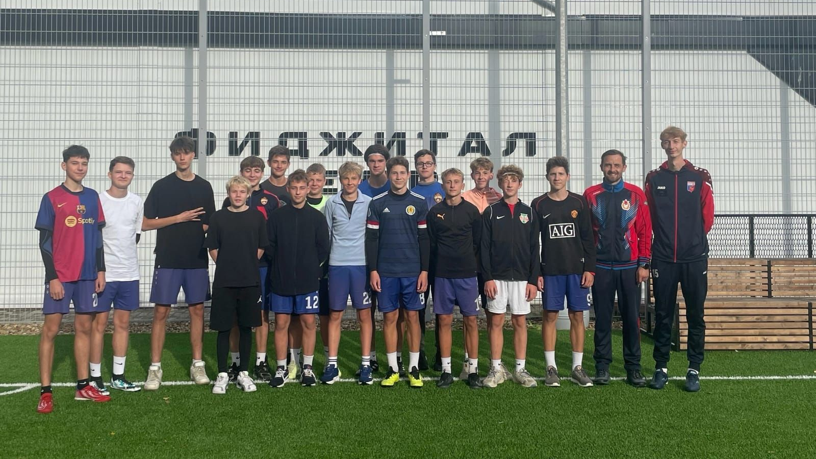 Армейские футболисты познакомились со смоленским фиджитал-центром