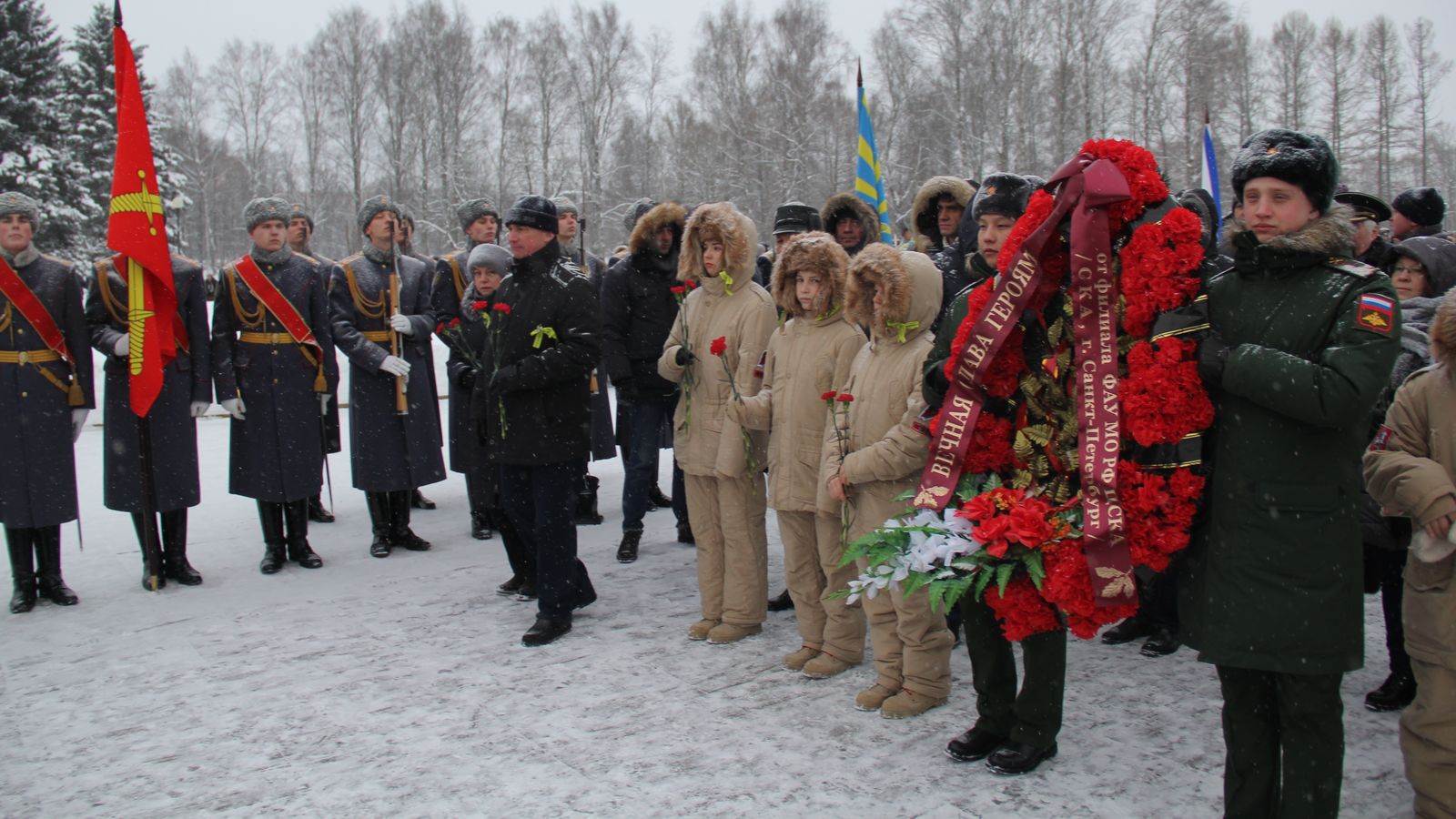 Представители филиала ЦСКА г. Санкт-Петербург почтили память героических защитников Ленинграда на Пискаревском мемориальном кладбище