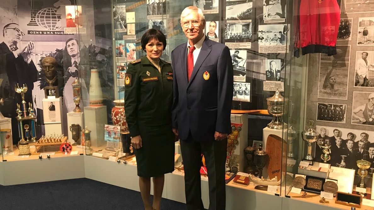 Вячеслав Иванов передал на хранение в Музей ЦСКА «золото» первого ЧМ-1962 по академической гребле