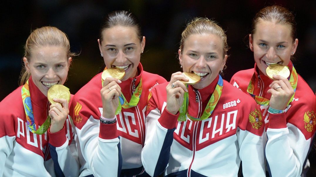 Армейские саблистки Софья Великая и Яна Егорян — олимпийские чемпионки в командном зачете!