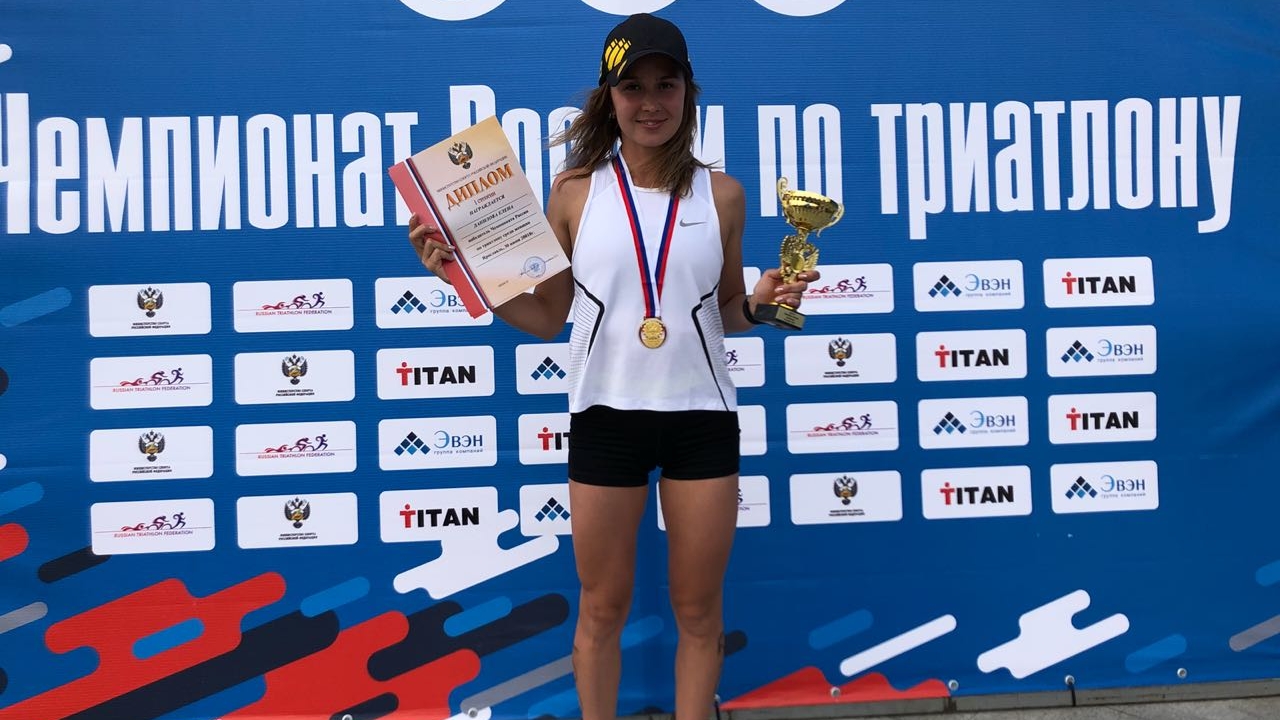 Армейская триатлонистка Елена Данилова выиграла чемпионат России в личном зачете у Александра Брюханков - «серебро»