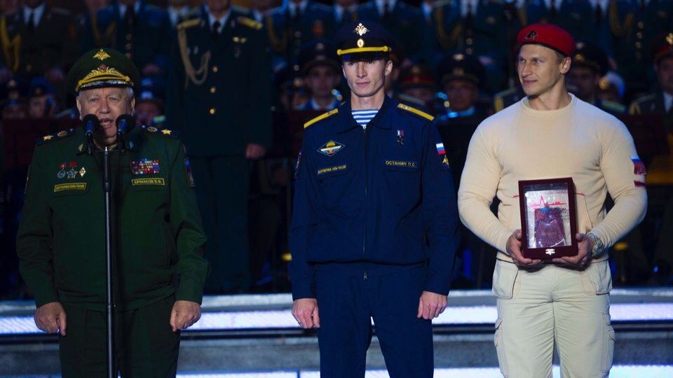 Дмитрию Труненкову вручили награду за лучший молодёжный проект связанный с Вооруженными Силами