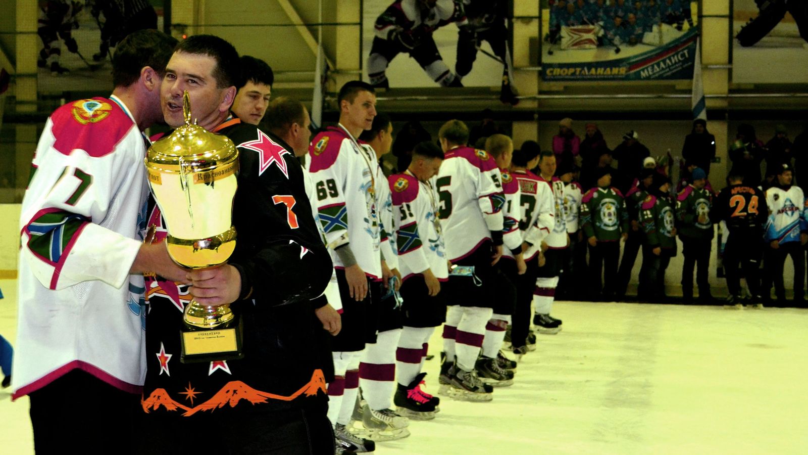 Хоккеисты «Звезды» - обладатели Кубка командующего подводными силами ТОФ