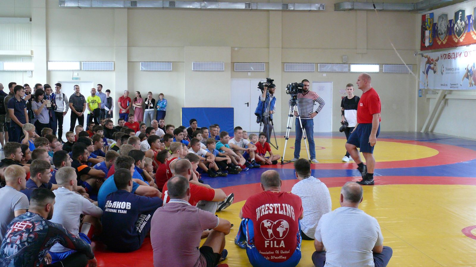 Трехкратный победитель Олимпийских игр Александр Карелин провел в Хабаровске мастер-класс по спортивной борьбе
