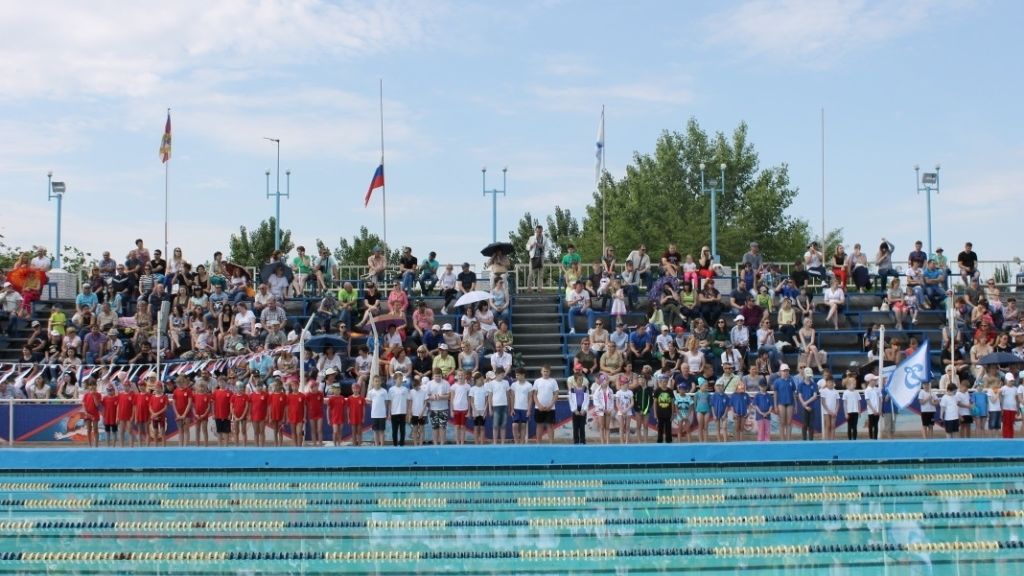 В День защиты детей в Астрахани стартовало первенство ЦСКА по плаванию