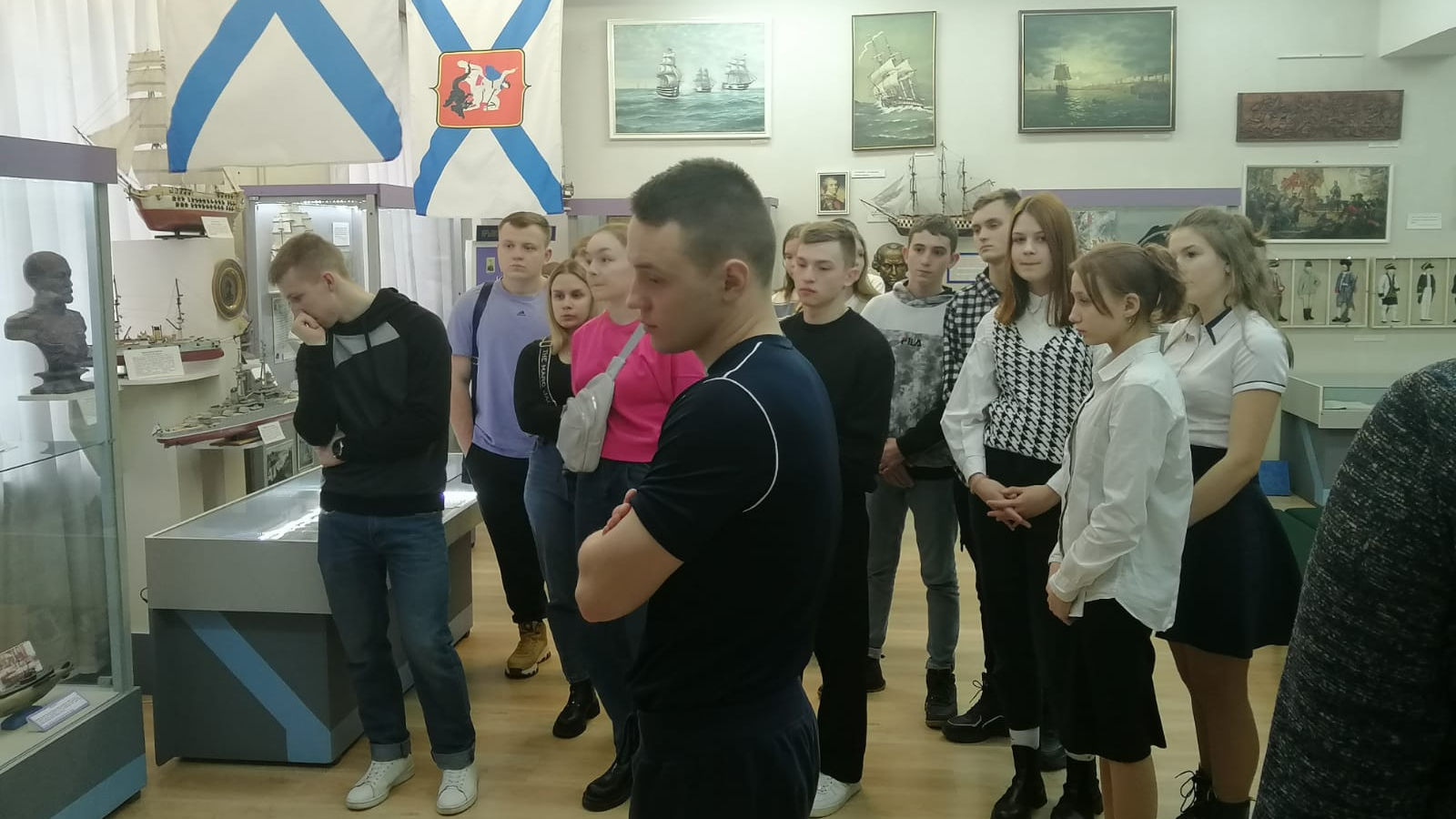 Участники чемпионата Вооруженных Сил РФ по рывку гири посетили музей Нахимова