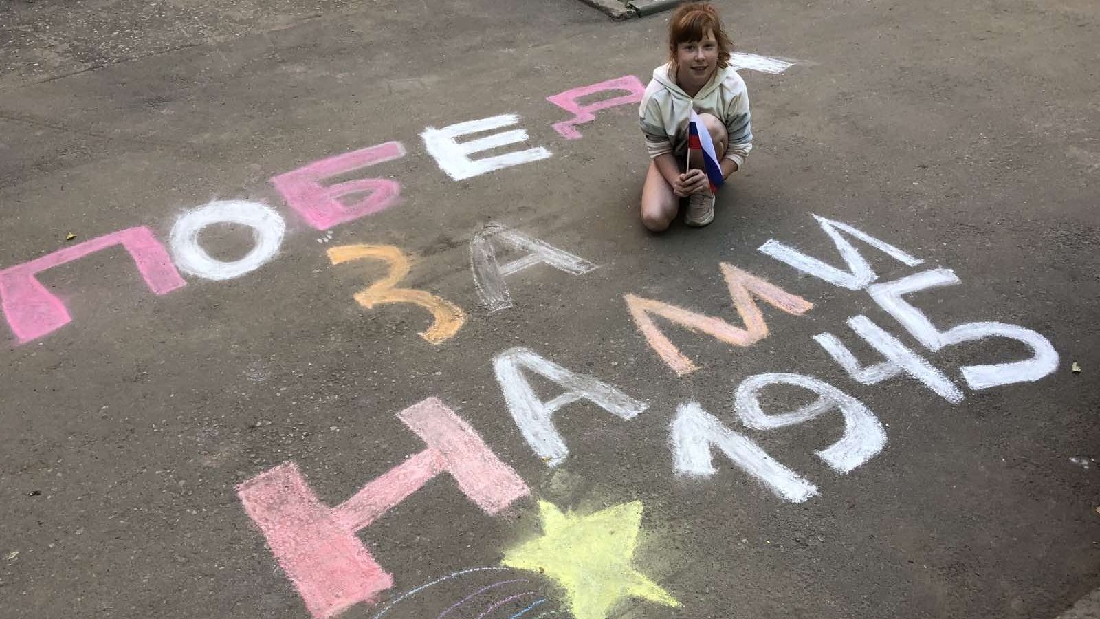 Подрастающее поколение армейцев из Смоленска чтят память о Великой Победе