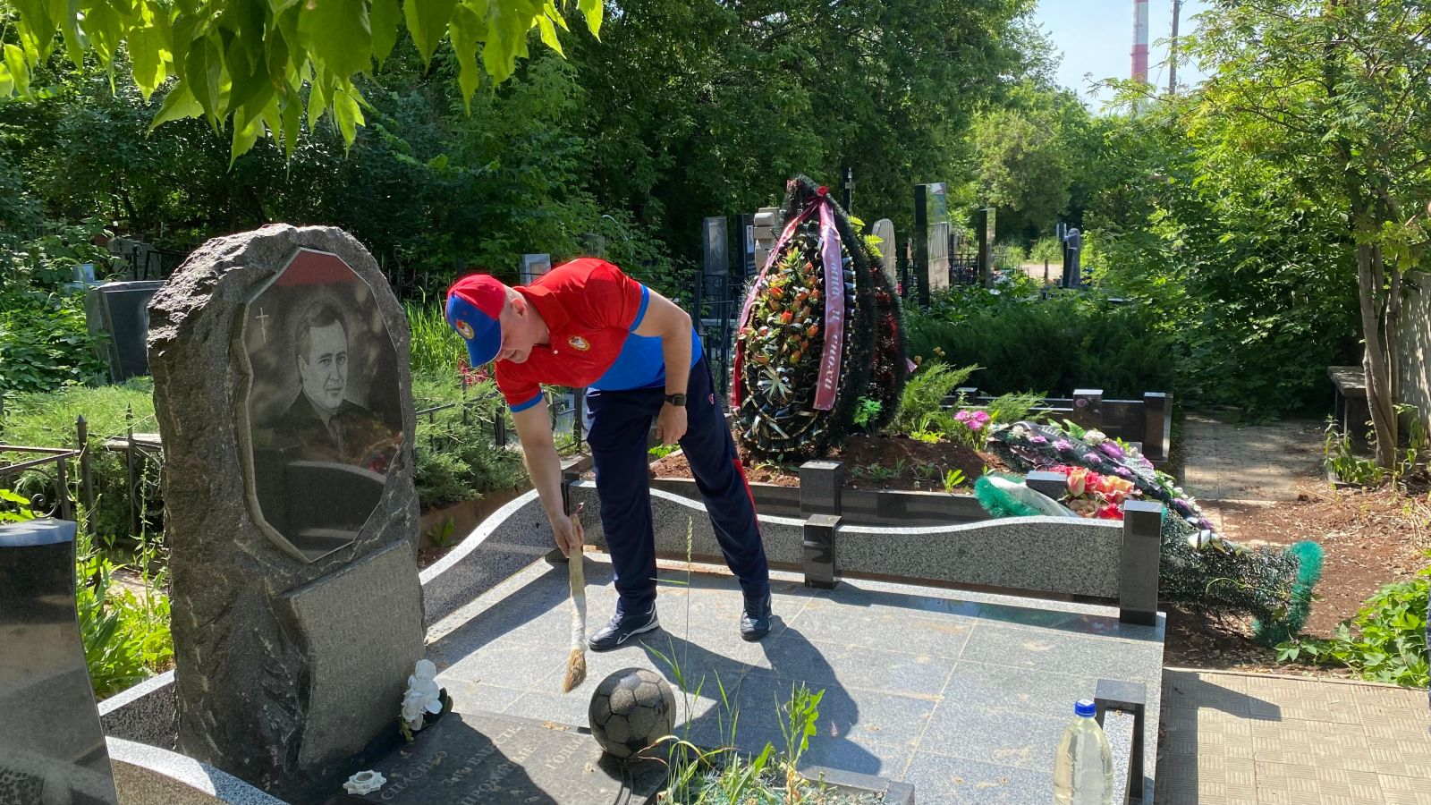 ПАМЯТЬ О ГЛАВНОМ ТРЕНЕРЕ ЖЕНСКОЙ ФУТБОЛЬНОЙ КОМАНДЫ ЦСК ВВС ДИРЕКТОРЕ СДЮСШ ПО ФУТБОЛУ ЦСК ВВС АЛЕКСАНДРЕ СОЛОВЬЁВЕ ЖИВА В СЕРДЦАХ АРМЕЙСКИХ СПОРТСМЕНОВ