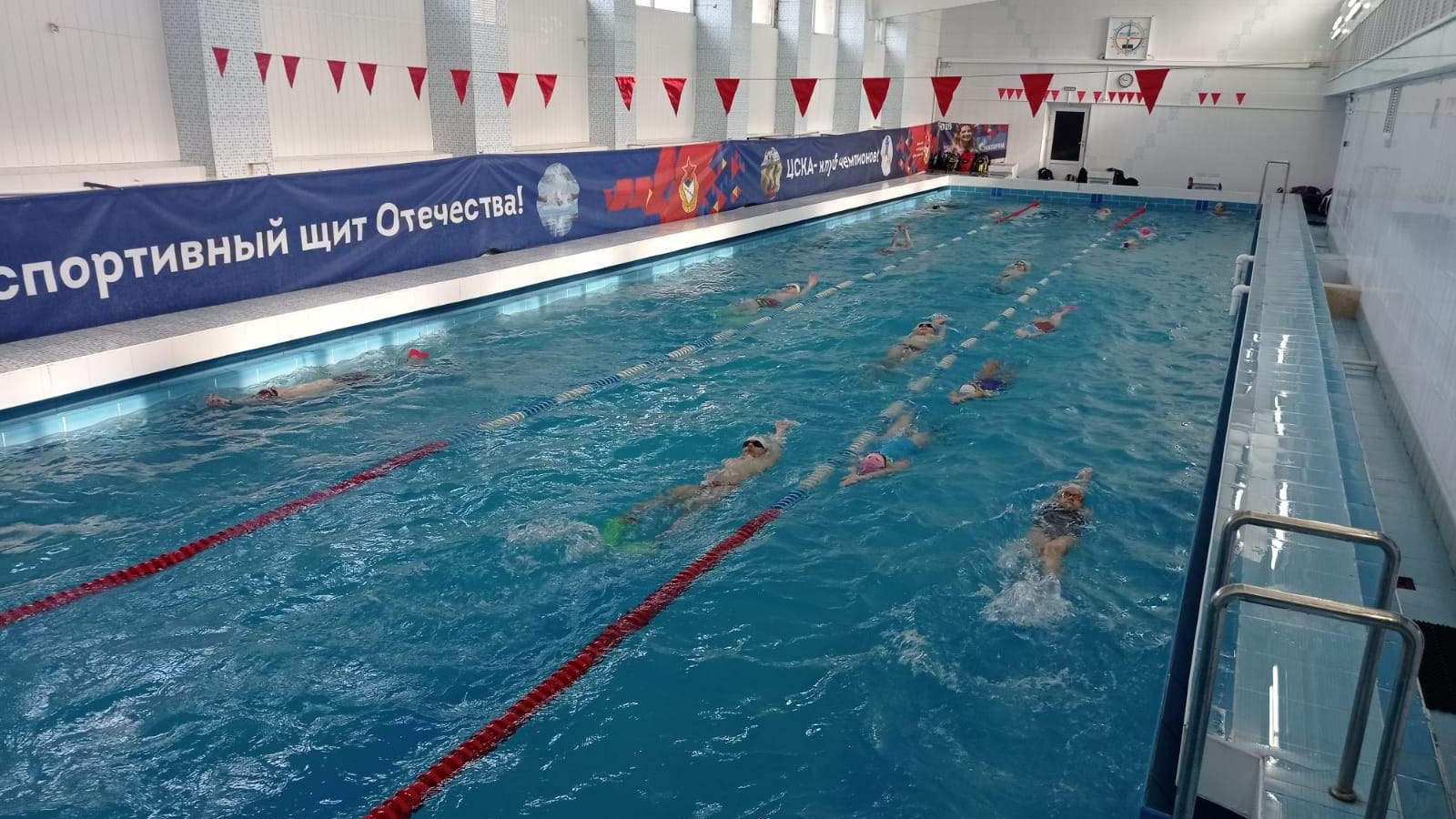 Команда пловцов СШ ЦСКА (комплексной) г. Одинцово проводит сборы в Смоленске