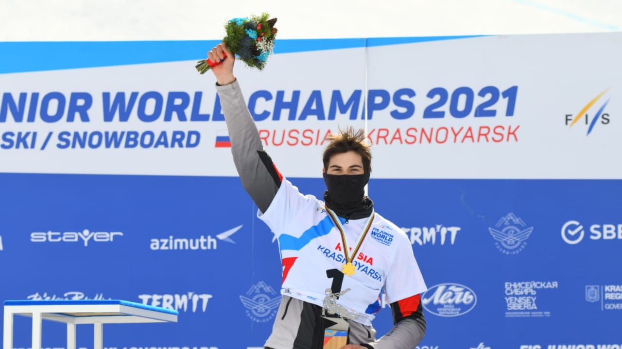 Две золотые и одна серебряная медали Первенства мира по сноуборду в копилке рядового спортивной роты ЦСКА г. Санкт-Петербург Ярослава Степанко