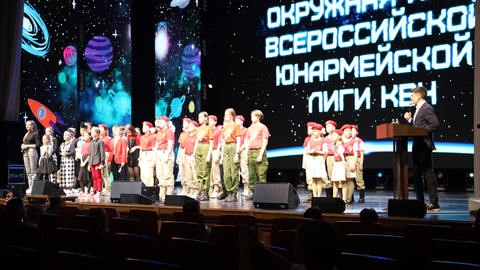 В Хабаровском ГДК юнармейцы филиала ЦСКА/Хабаровск посмотрели окружной этап Всероссийской юнармейской лиги КВН