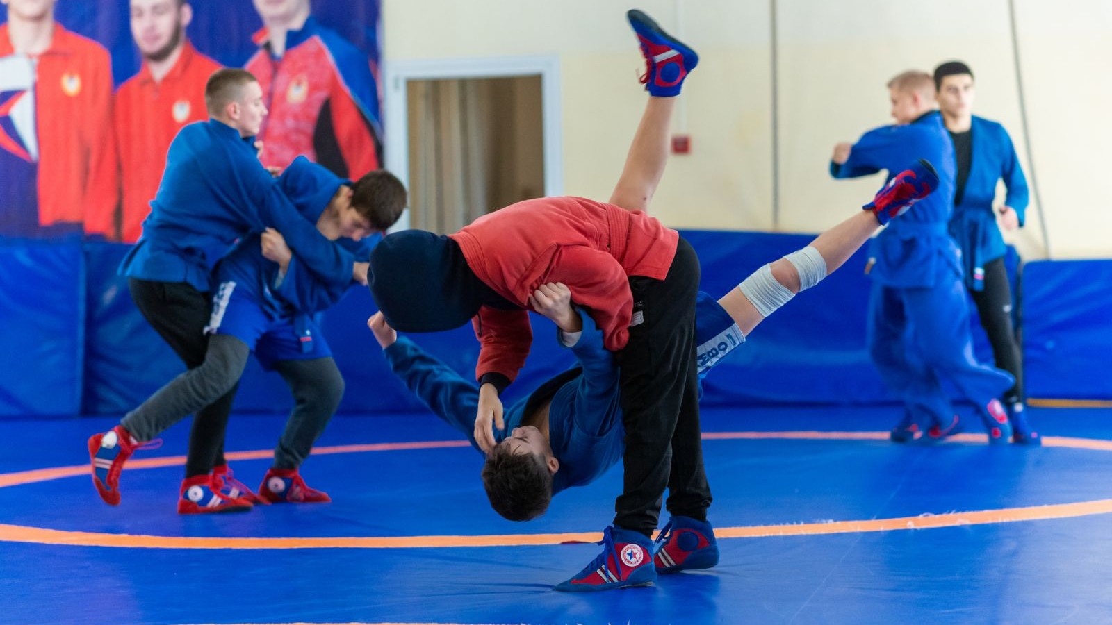 Самбисты спортивной школы ЦСКА города Одинцово проходят УТС в Самаре