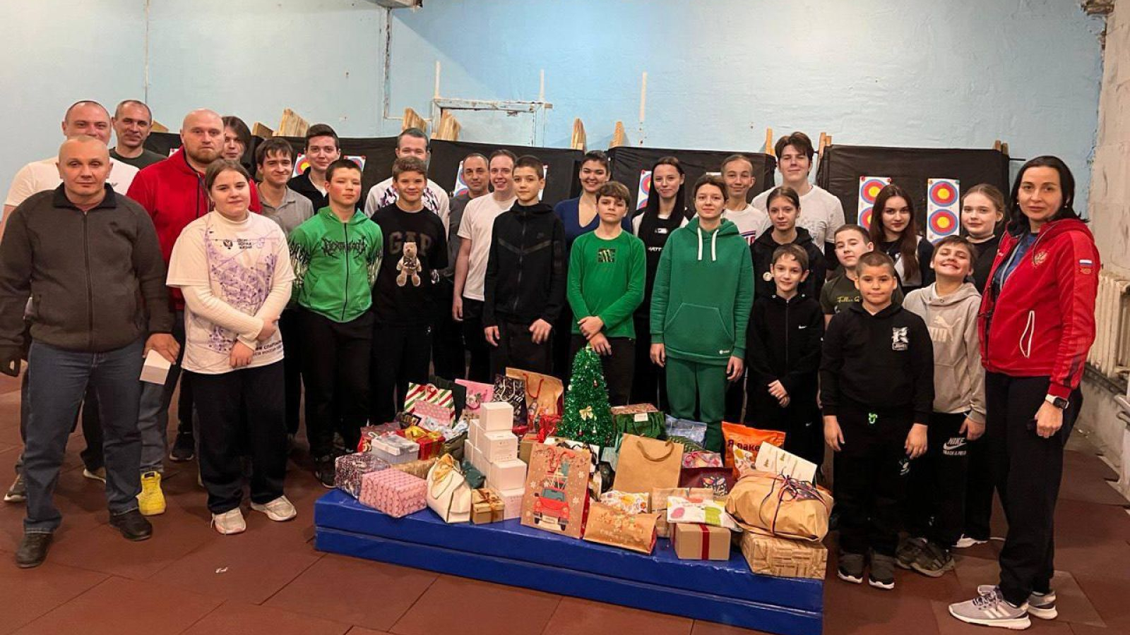ВОСПИТАННИКИ ЦСКА ОТПРАВИЛИ РОЖДЕСТВЕНСКИЕ ПОДАРКИ В ЛУГАНСК