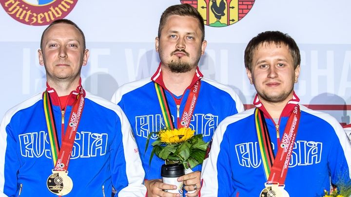 Стрелок ЦСКА Дмитрий Романов - чемпион мира по пулевой стрельбе в командном зачете