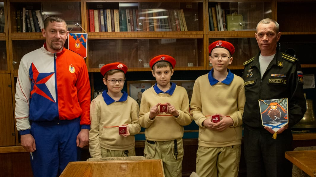 Троих воспитанников СШ (ОРК) (г. Вилючинск) филиала ЦСКА/Хабаровск посвятили в юнармейцы на борту АПЛ «Тверь»