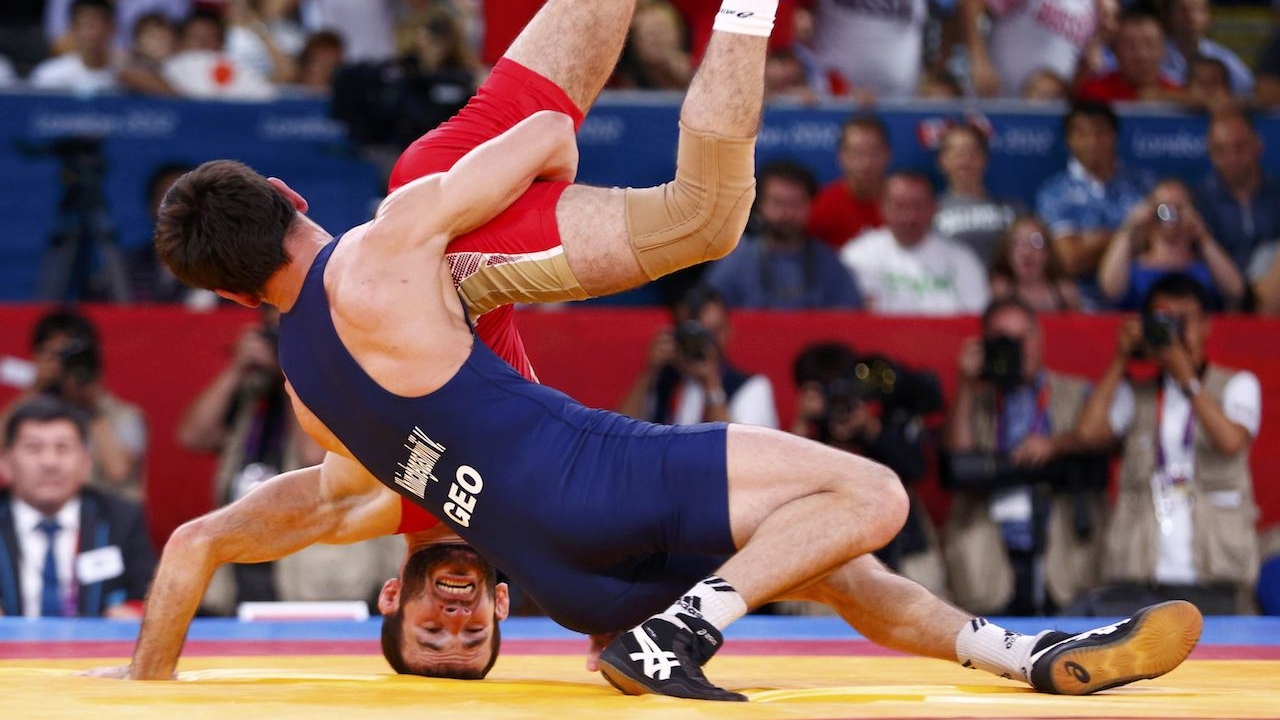 Россияне проиграли в первом туре КМ по вольной борьбе
