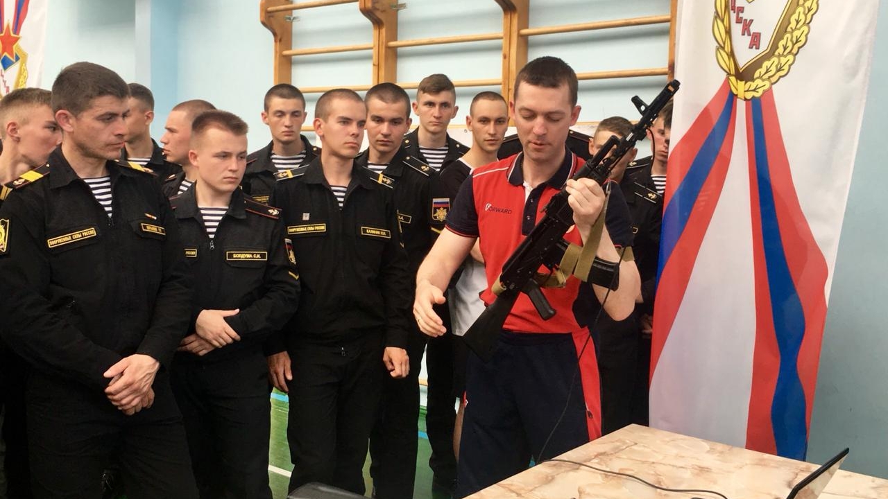 Спортсмены и тренеры ЦСКА провели спортивный праздник в Черноморском высшем военно-морском училище имени П.С. Нахимова