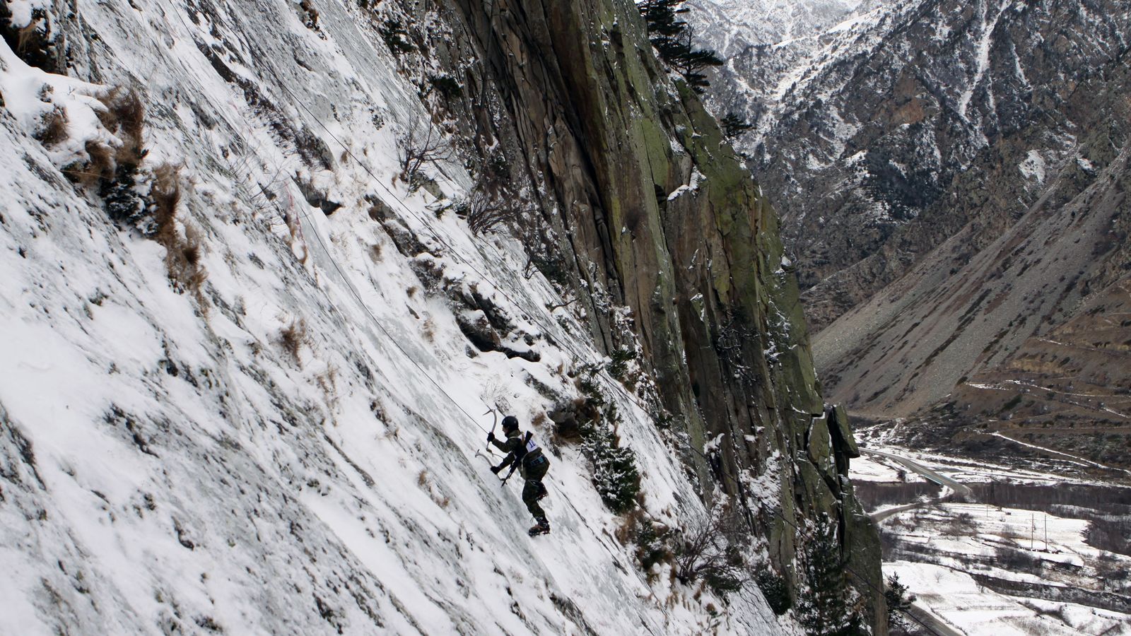 Тренеры ЦСКА научат военнослужащих выживать в горах Кавказа