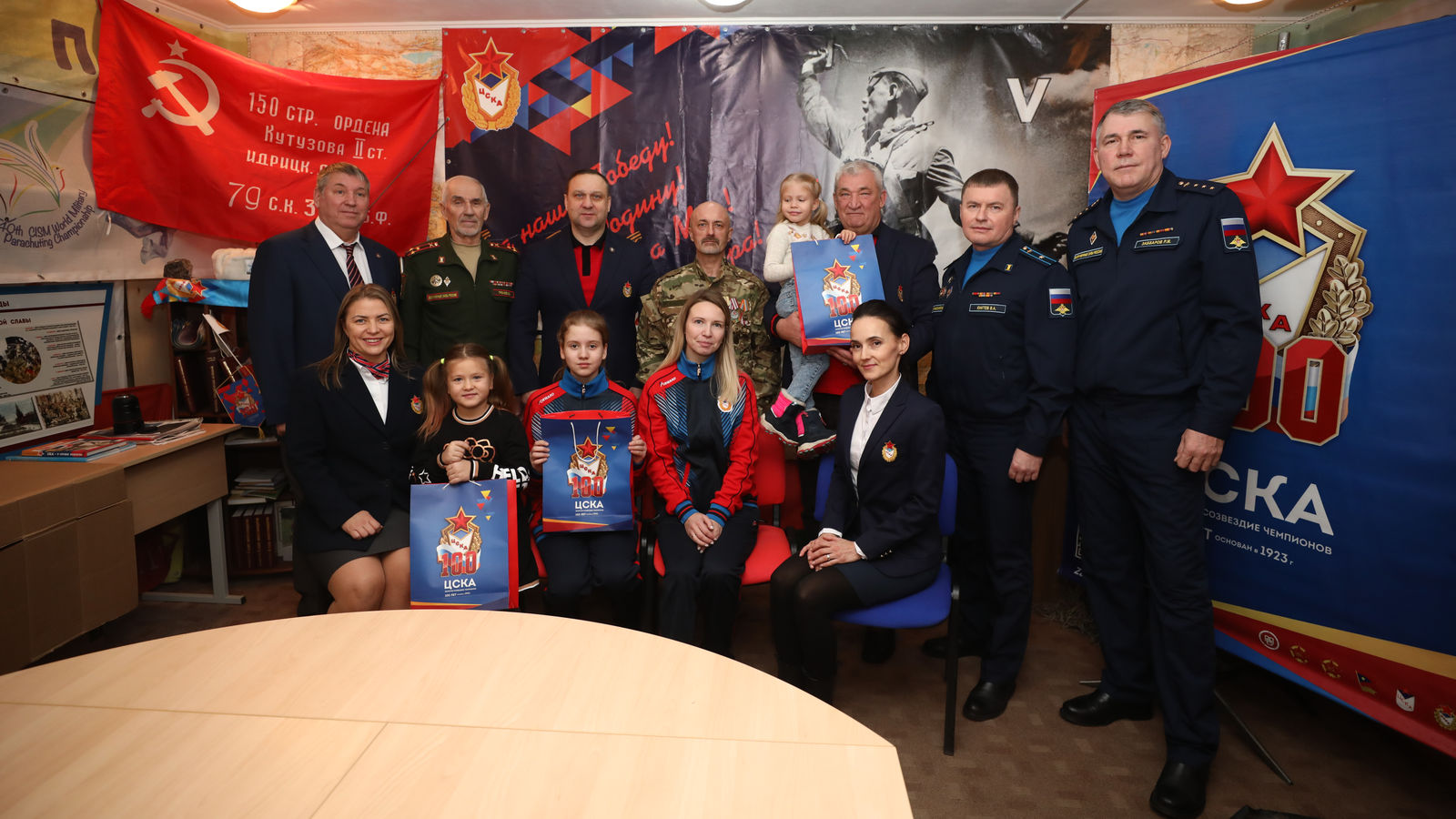 «Открытка солдату» - новогодний конкурс детского рисунка