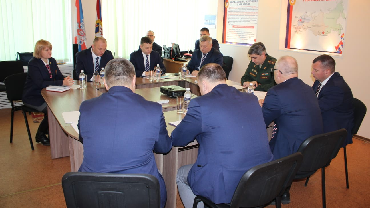 На базе ЦСФПиВ (г. Иркутск) филиала ЦСКА/Хабаровск начальник ЦСКА полковник Артем Громов провел подведение итогов работы филиалов