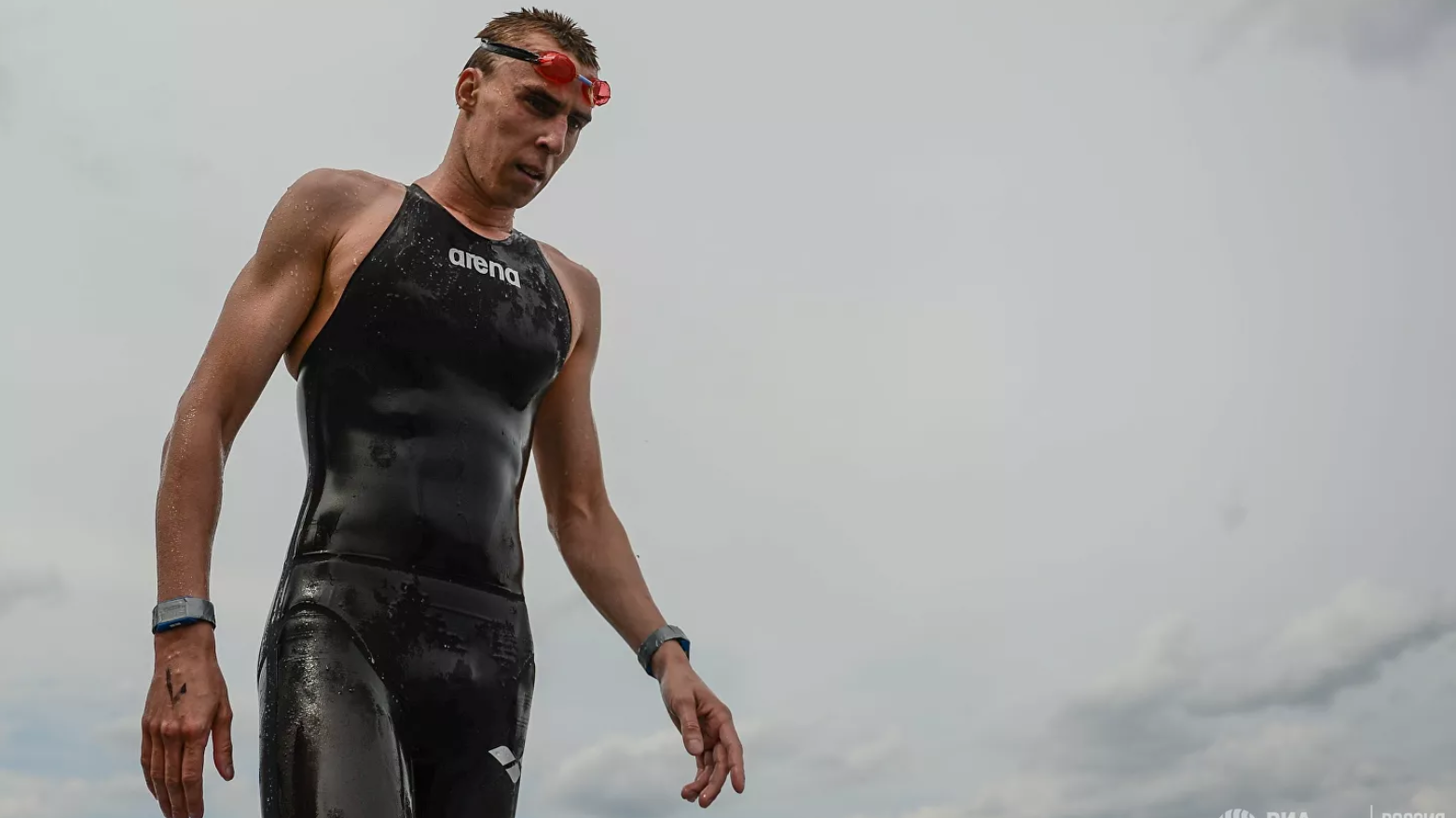 Армеец Кирилл Абросимов победил на этапе Кубка Европы по плаванию на открытой воде Денис Адеев – второй