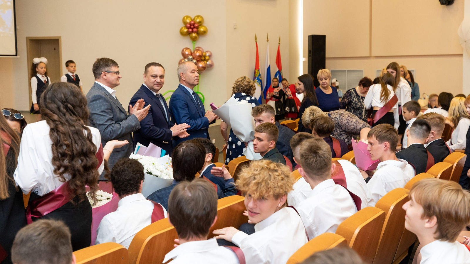 Армейцы ЦСКА/Самара поздравили выпускников спортивного лицея с последним звонком