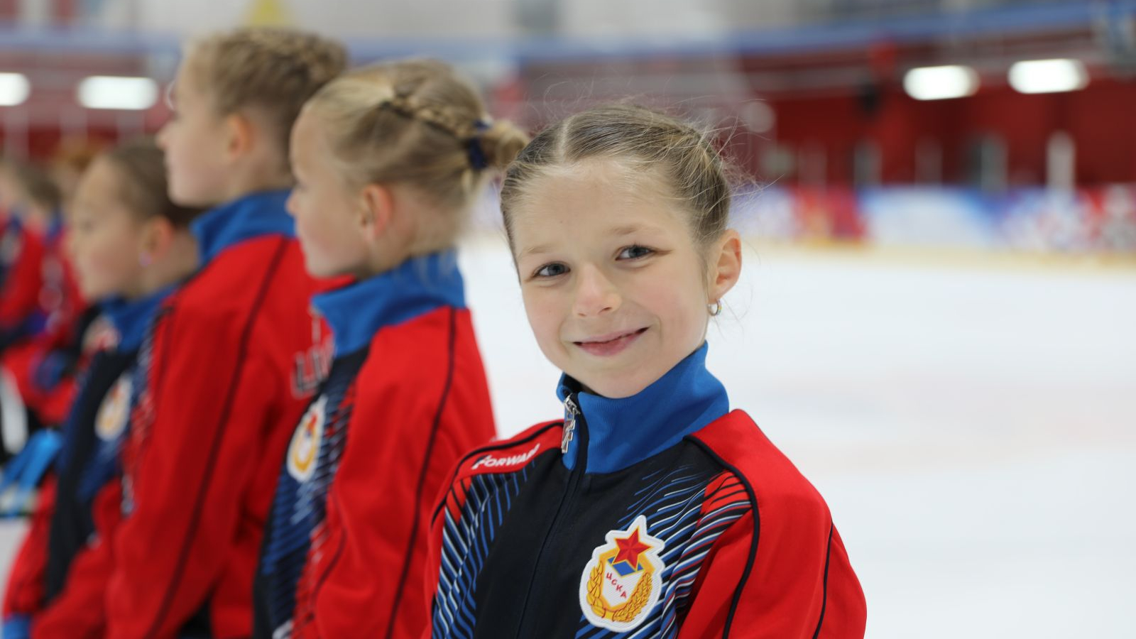 НАГРАДИЛИ ЮНЫХ ФИГУРИСТОК