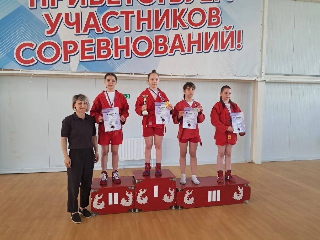 Армейские самбистки завоевали пять медалей на турнире памяти Анны Гореликовой в Крымске