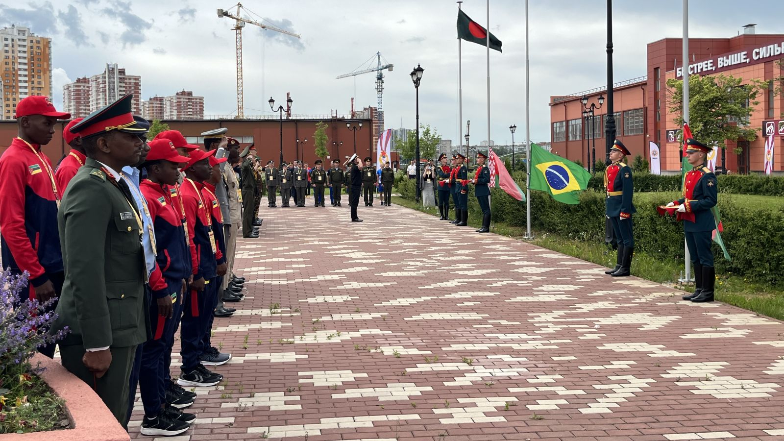 В ТУЛЬСКОМ СУВОРОВСКОМ ВОЕННОМ УЧИЛИЩЕ ПРОШЛА ЦЕРЕМОНИЯ ПОДНЯТИЯ ФЛАГОВ