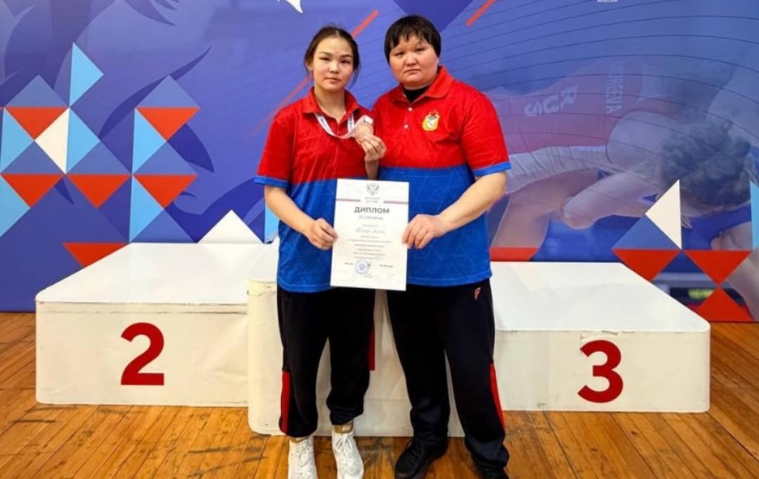 Обучающаяся спортивной школы «ЦСКА-Тыва» стала призёром первенства России по вольной борьбе