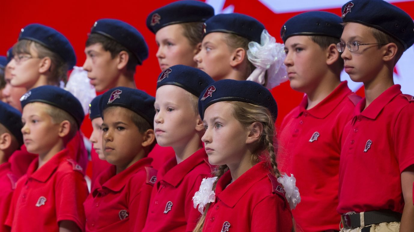 Замминистра обороны РФ Татьяна Шевцова примет в ряды «Юнармии» учеников петербургской школы которую она окончила