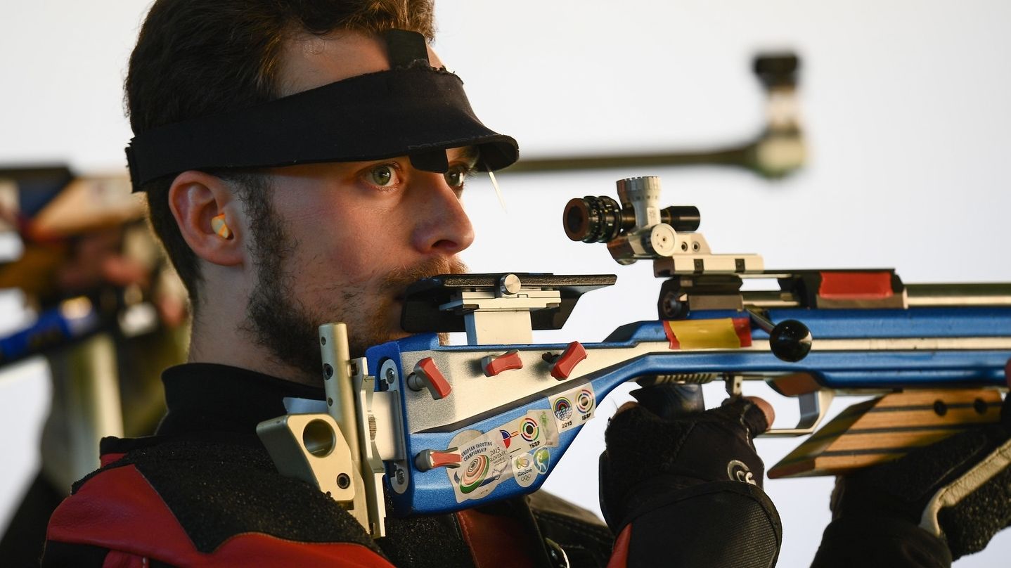 Армейцы Владимир Масленников и Сергей Каменский – чемпионы мира в командных соревнованиях по стрельбе из винтовки из трех позиций с новым мировым рекордом