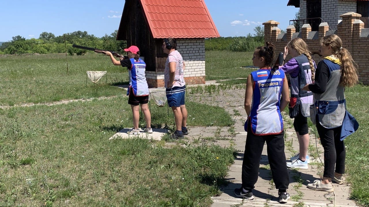 Воспитанники отделения стендовой стрельбы спортшколы ЦСКА/Самара тренируются и отдыхают на турбазе «Гребная» за Волгой