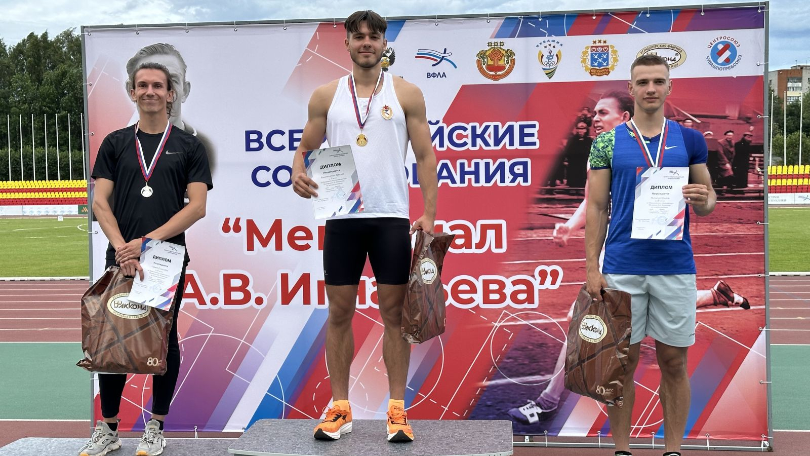 АРМЕЙСКИЙ СПОРТСМЕН ПОБЕДИЛ НА ВСЕРОССИЙСКИХ СОРЕВНОВАНИЯХ ПО ЛЕГКОЙ АТЛЕТИКЕ