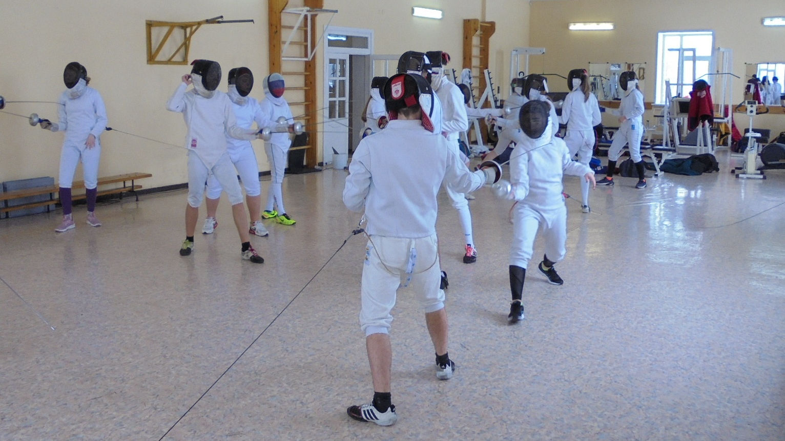 Юные фехтовальщики спортшколы ЦСКА/Самара тренируются и отдыхают на армейской базе за Волгой