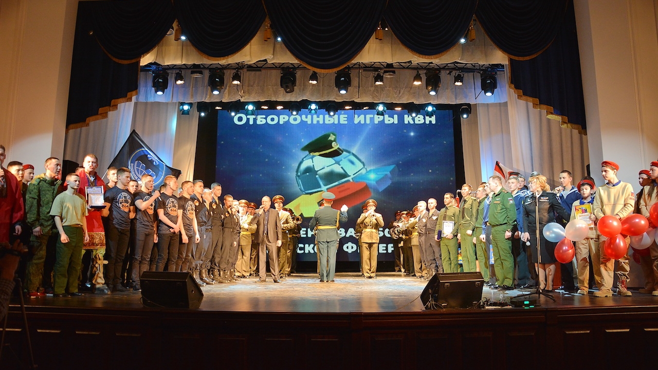 В Хабаровске команде КВН вручен приз от ЦСКА «За волю к победе!»